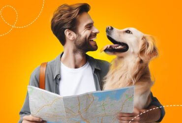 Tutor homem com seu pet cachorro labrador com mapa na mão
